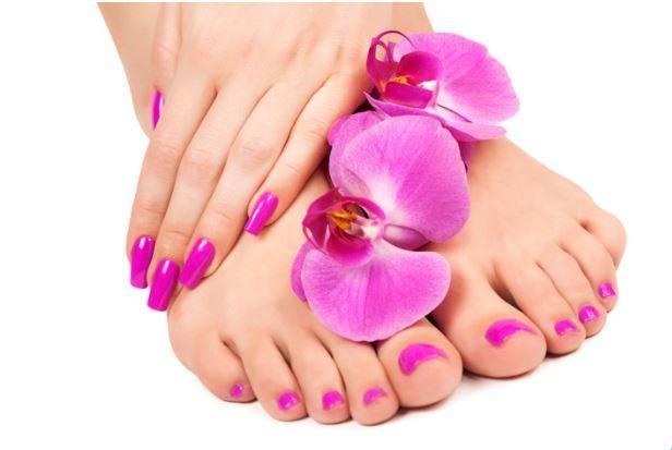 Femme dans le détail en 2024 - Pose de vernis semi permanent mains ou pieds  • Fleur